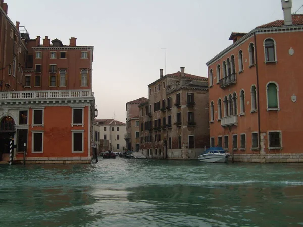 Venedig Italien Juli 2007 Venezianische Straßen Mit Anmutigen Hausfassaden Canal — Stockfoto