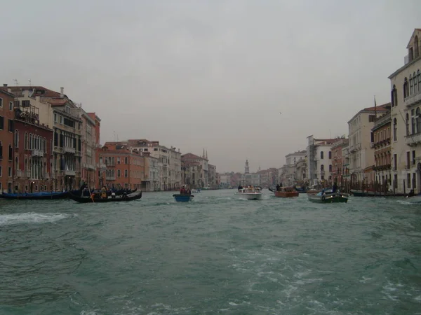 Venice Italy July 2007 정면으로 둘러싸인 베네치아의 거리들 그란데 운하를 — 스톡 사진