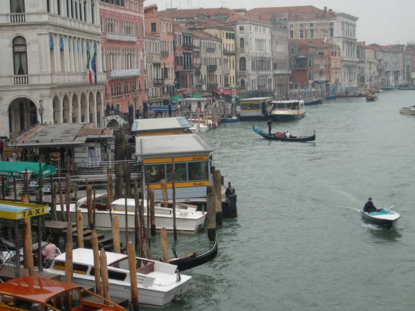 Венеция Италия 2007 Венецианские Улицы Изящными Фасадами Зданий Гранд Канал — стоковое фото