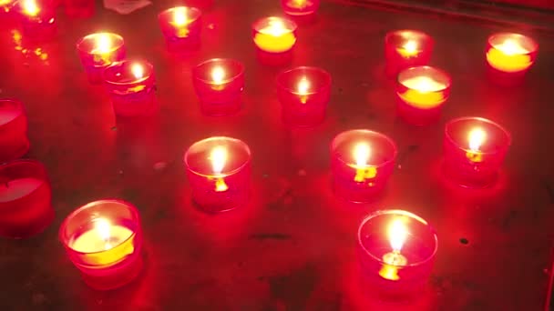Památný Den Svíčkou Zapalují Pamětní Svíčky Hřbitově Hoří Plameny Svíček — Stock video