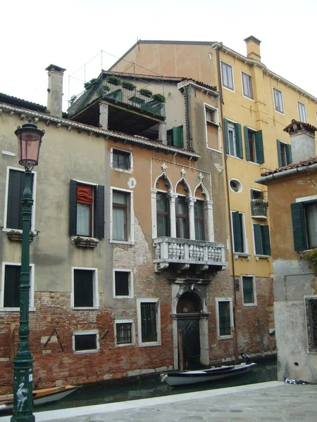 Venice Italy 2007 威尼斯街道与优雅的建筑立面 大运河沿著运河是哥特式宫殿和文艺复兴时期宫殿 意大利之星 旅游业 — 图库照片