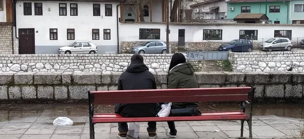 Sarajevo Bosnien Und Herzegowina März 2020 Ein Junges Paar Sitzt — Stockfoto