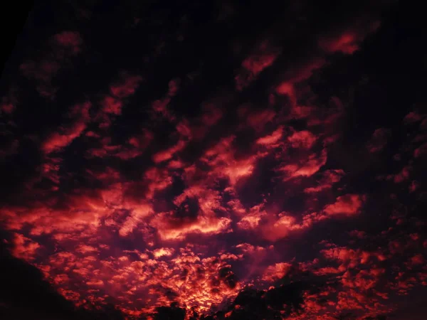 Kırmızı Pembe Günbatımı Gökyüzü Bulutu Dramatik Gün Batımı Gökyüzü Harika — Stok fotoğraf