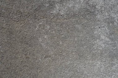 Alçılı duvar dokusu. Beyazlatıcı yüzey. Soyut arkaplan. Retro duvar yapı dokusu inşa etti. Beton duvarda çatlaklar ve tümsekler var. Su bazlı boyayla renklendirilmemiş. Eski püskü alçı..