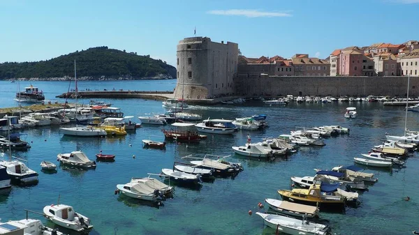 Dubrovnik Horvátország 2022 Városi Kikötő Nyári Turisztikai Attrakció Turisták Sétálnak — Stock Fotó