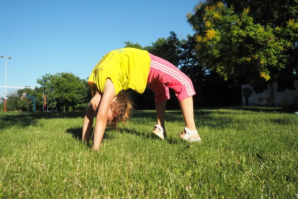 Caucasian Girl Years Old Doing Bridge Exercise Grass Park Playground — Stock fotografie