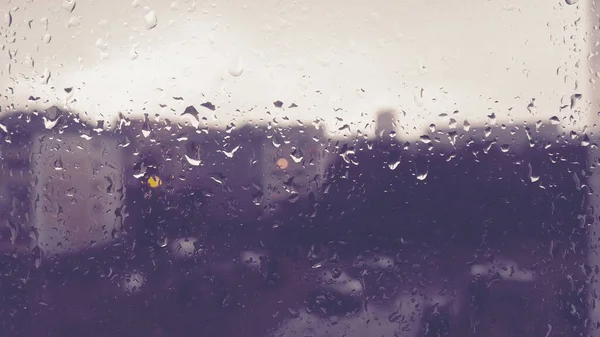 Плохая Погода Городе Здания Дома Машины Окном Облачность Кучевых Облаков — стоковое фото