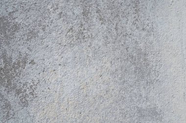 Alçılı duvar dokusu. Beyazlatıcı yüzey. Soyut arkaplan. Retro duvar yapı dokusu inşa etti. Beton duvarda çatlaklar ve tümsekler var. Su bazlı boyayla renklendirilmemiş. Eski püskü alçı..