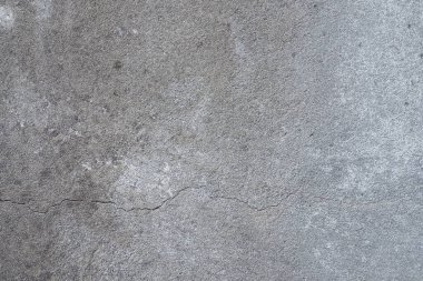 Alçılı duvar dokusu. Beyazlatıcı yüzey. Soyut arkaplan. Retro duvar yapı dokusu inşa etti. Beton duvarda çatlaklar ve tümsekler var. Su bazlı boyayla renklendirilmemiş. Eski püskü alçı..