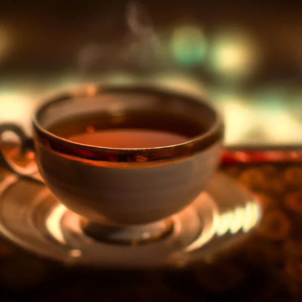 Egy Csésze Forró Tea Kávézóban Anamorf Bokeh Hatás Döntetlen Műszakos — Stock Fotó