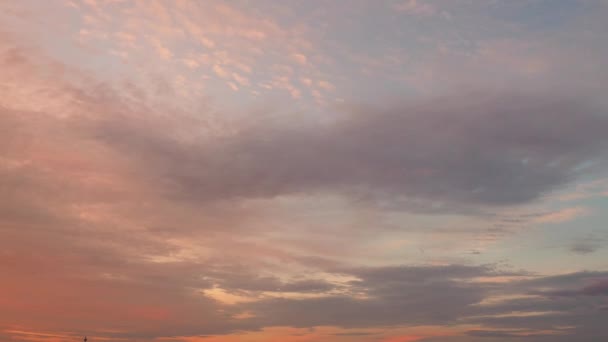 Хмари Циркулів Кумулів Висвітлюються Збоку Сонцем Червоно Рожевими Барвистий Хмарний — стокове відео