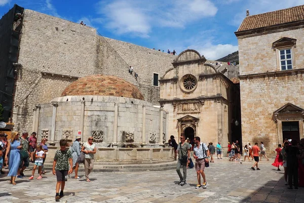 Dubrovnik Horvátország 2022 Onofrio Nagy Szökőkútja Egy Szempillaspirál Egy Díszítő — Stock Fotó