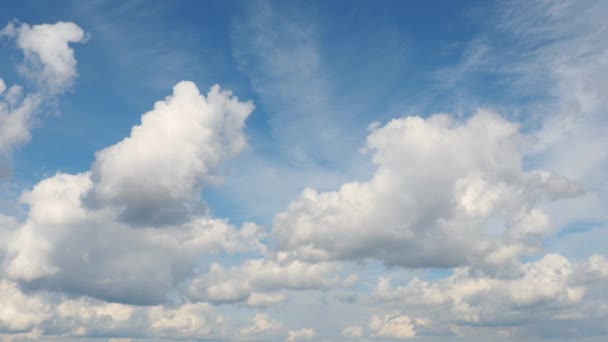 Rask Bevegende Cumulus Cirrostratus Stratokumulus Skyer Mot Blå Himmel Skyldheten – stockvideo