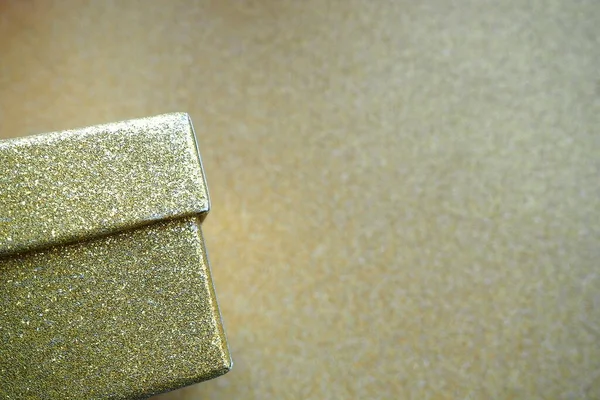 Golden Gift Box Golden Background Decorative Surprise Box Copy Space — Stock Photo, Image
