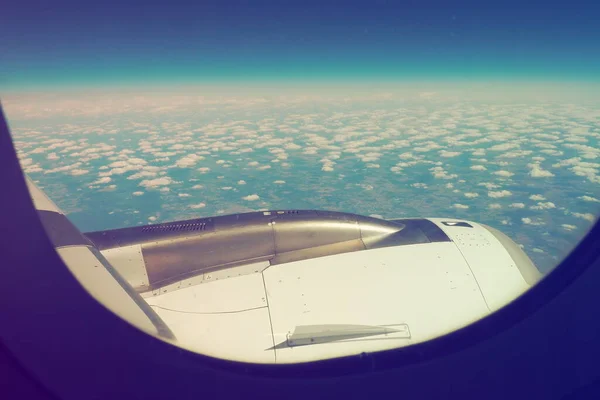 Uçak Motoru Kanat Atmosfer Uzay Sınırında Troposferin Kenarı Dünya Üzerindeki — Stok fotoğraf
