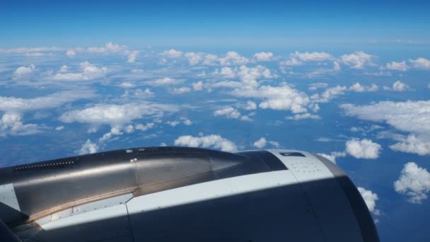 Vliegtuigmotor Vleugel Aan Rand Van Troposfeer Horizon Boven Aarde Oorlogsvliegtuig — Stockvideo