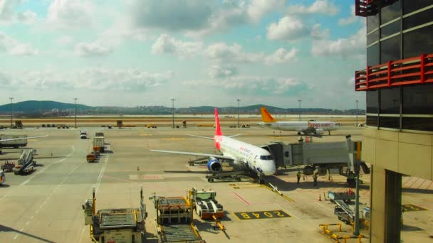 Istanbul Sabiha Gokcen International Airport Turkiye Turkey 2022 Landningsbana Pegasusplan — Stockvideo