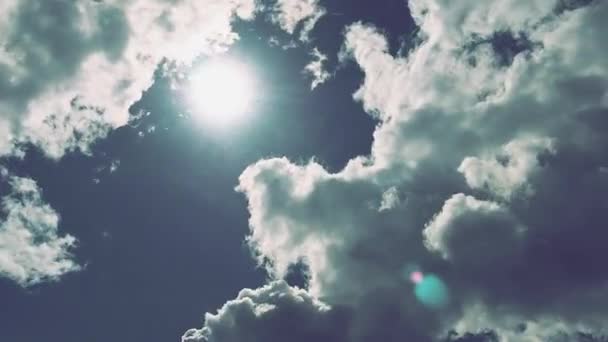 Lapso Tiempo Hermoso Cielo Azul Con Nubes Sol Movimiento Rápido — Vídeos de Stock