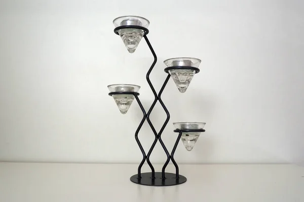 Hohe Moderne Kronleuchter Aus Metall Mit Glashaltern Für Kleine Kerzen — Stockfoto