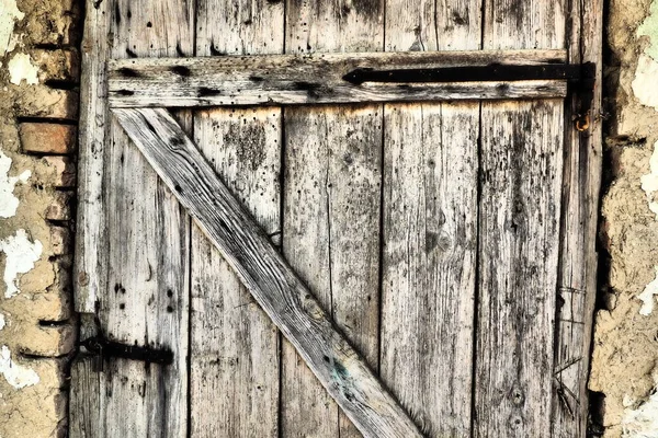 Kırsal Bir Ahırın Eski Ahşap Kapısı Kilitliydi Ahşap Bir Tahta — Stok fotoğraf