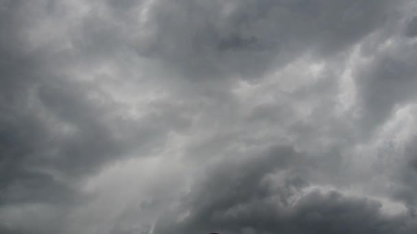 Verschrikkelijke Lucht Wervelwind Vorming Van Een Tornado Cumulonimbus Wolken Regenwolken — Stockvideo