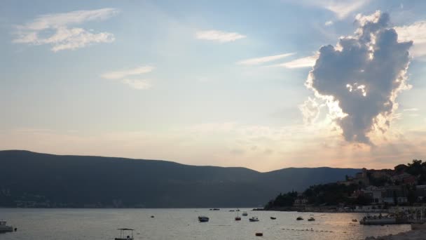 Herceg Novi Montenegro 2022 Όμορφο Καλοκαιρινό Ηλιοβασίλεμα Στον Κόλπο Του — Αρχείο Βίντεο