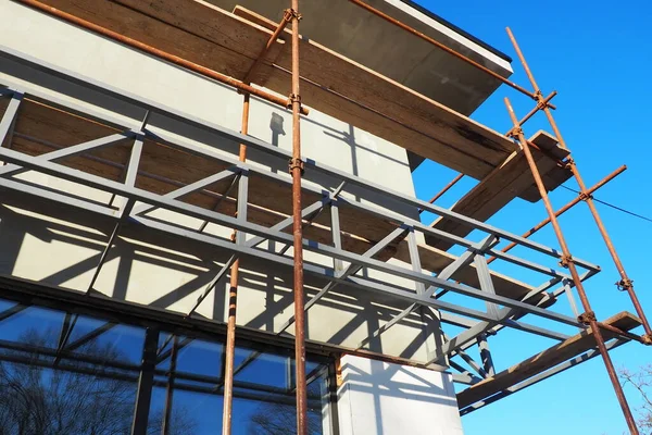 Ponteggi Una Nuova Casa Piano Facciata Funziona Costruire Affari Edificio — Foto Stock