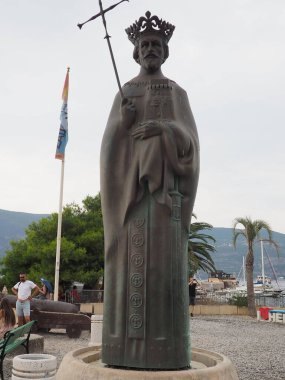 Herceg Novi, Karadağ, 9 Ağustos 2022. Stefan Stepan Tvrtko 'nun anıtı, 1390 yılından bu yana Bosna' nın ilk kralı, Dalmaçya kralı ve Hırvatistan. Herceg Novi şehrinin kurucusu..