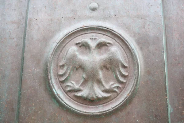 Herceg Noviモンテネグロ08 2022ボスニア ダルマチア クロアチアのステファン トヴルツコ1世の記念碑 双頭ワシと十字架の形で服の詳細 国分記号 — ストック写真