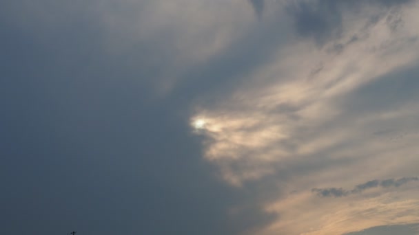 Nuvens Cirros Cobrem Disco Sol Com Nuvens Desaparecimento Sol Atrás — Vídeo de Stock