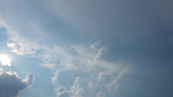 Mooie Wolken Lucht Zonnestralen Zijn Verborgen Achter Wolken Wolken Zijn — Stockvideo