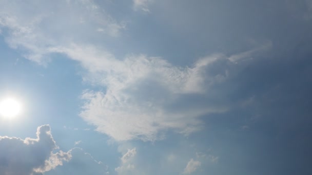 Mooie Wolken Lucht Zonnestralen Zijn Verborgen Achter Wolken Wolken Zijn — Stockvideo