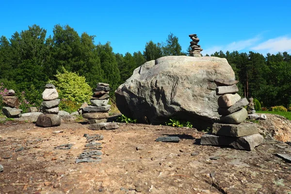 Seid是北欧人民萨米 拉普斯的圣地 旅行团 人造结构 一堆锥形的石头 土堆中的一个石核 一个洋娃娃 卡累利阿 — 图库照片