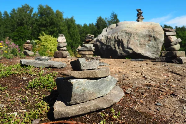 Seid是北欧人民萨米 拉普斯的圣地 旅行团 人造结构 一堆锥形的石头 土堆中的一个石核 一个洋娃娃 卡累利阿 — 图库照片