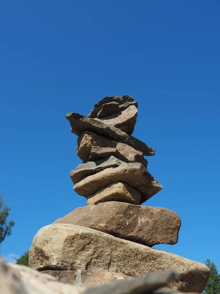Seid, Kuzey Avrupa halkının kutsal bir nesnesi Saami Lapps. Tur rehberi, yapay yapı, koni şeklinde taş yığını. Taş tepecikleri, toprak tepeciklerinde taş bir çekirdek. Bir dolmen. Karelya