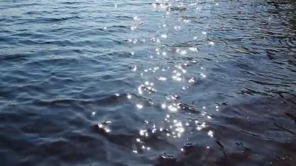 Dalgalar Güneş Işığı Dalgalar Üzerinde Daireler Deniz Dalgaları Mavi Turkuaz — Stok video
