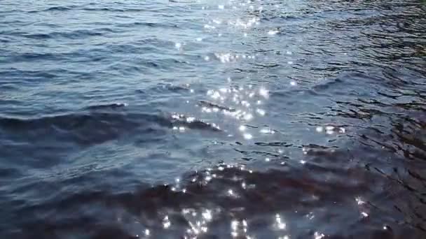 Ondulações Brilho Sol Círculos Ondas Ondas Mar Brilho Turvo Sol — Vídeo de Stock