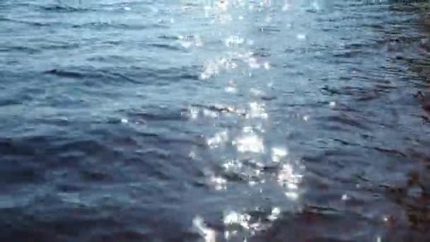 Fundo Bokeh Água Ondulações Sol Brilhar Nas Ondas Ondas Mar — Vídeo de Stock
