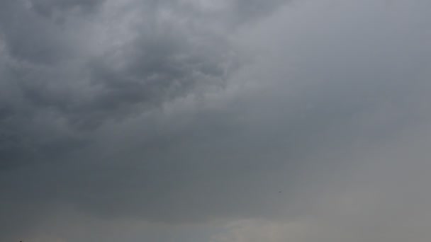Τρομερή Ανεμοστρόβιλος Cumulonimbus Σύννεφα Σύννεφα Ντους Thunderclouds Είναι Κάθετα Ανεπτυγμένα — Αρχείο Βίντεο