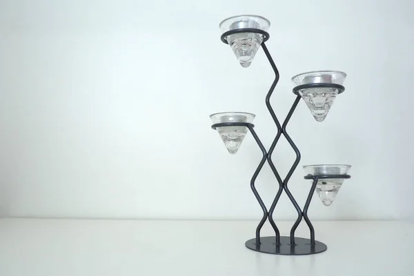 Hohe Moderne Kronleuchter Aus Metall Mit Glashaltern Für Kleine Kerzen — Stockfoto
