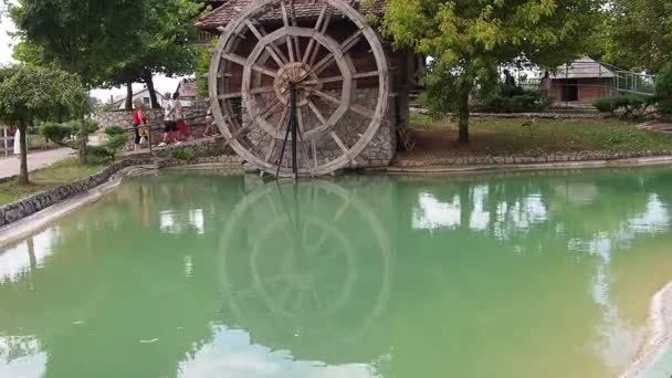 Stanisici Bijelina Bósnia Herzegovina Moinho Água Madeira Uma Estrutura Hidráulica — Vídeo de Stock