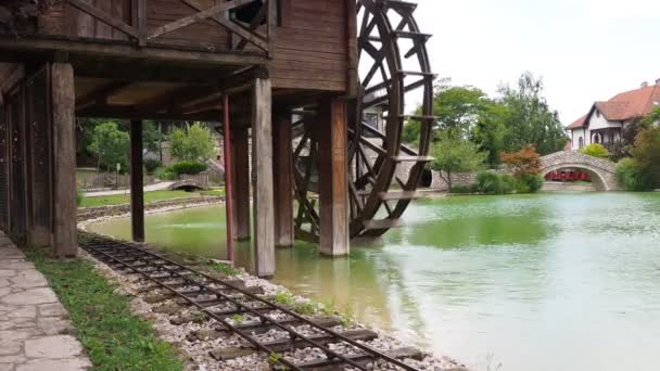 Станисичи Бьелина Босния Герцеговина Wooden Water Mill Гидравлическая Конструкция Использованием — стоковое видео