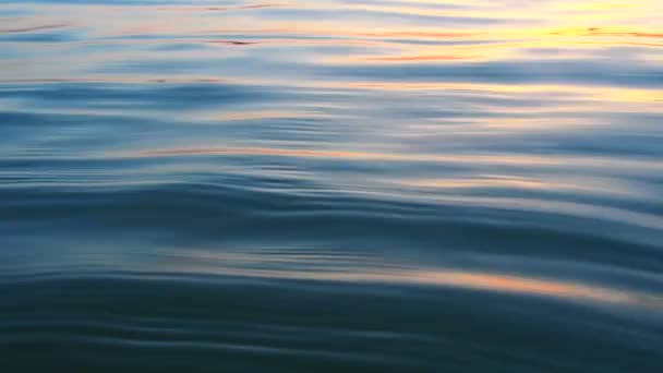 Ήρεμο Νερό Κυματισμούς Και Απαλά Κύματα Υγρασία Επιφάνεια Νερού Μαλακά — Αρχείο Βίντεο