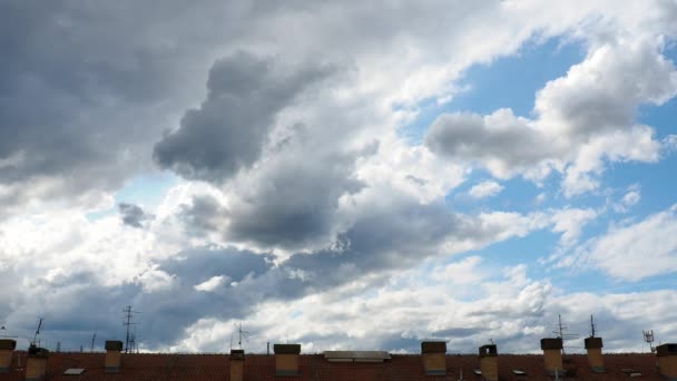 Schöne Wolken Himmel Volumetrische Lichteffekte Die Sonnenstrahlen Sind Hinter Der — Stockvideo