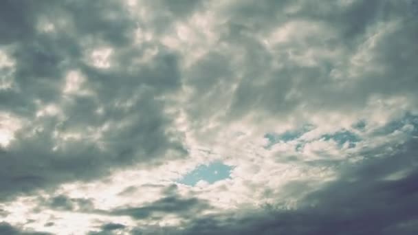 Awan Yang Indah Langit Efek Cahaya Volumetrik Sinar Matahari Tersembunyi — Stok Video