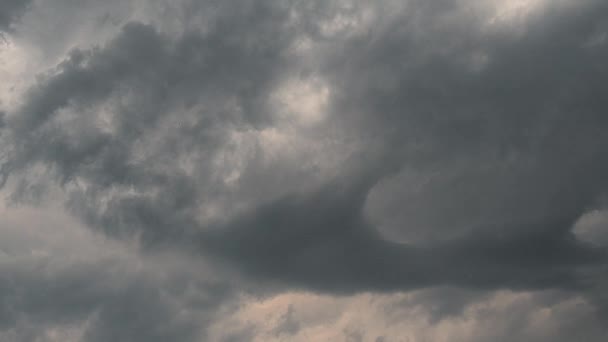 クラウド 雲のセット 気候について スローモーション 恐ろしい空気の旋風 カンブリウス雲 濃い灰色または黒い基盤を有する濃い質量 スーパーセルアラーム スローモーション — ストック動画