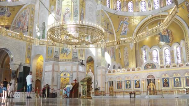 Belgrad Serbia 2023 Kościół Sawy Wielka Serbska Cerkiew Prawosławna Turyści — Wideo stockowe