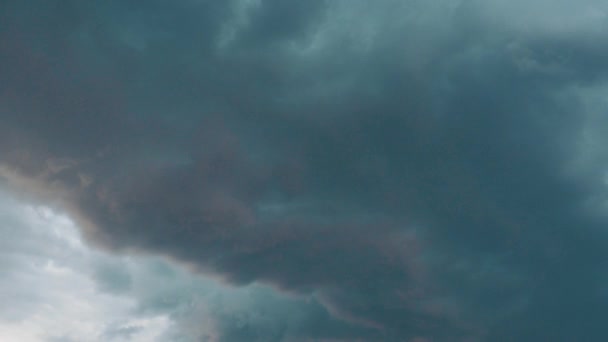 Небо Серые Облака Пушистые Пушистые Темные Облака Временной Промежуток Облачного — стоковое видео