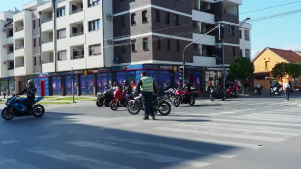 Sremska Mitrovica Serbia Motociclistas Desfilan Por Calle Ciudad Rally Motociclistas — Vídeo de stock