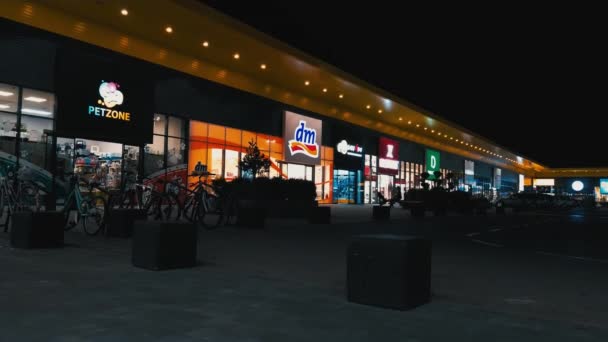 Sremska Mitrovica Serbia Stop Shop Centro Comercial Con Tiendas Puertas — Vídeo de stock